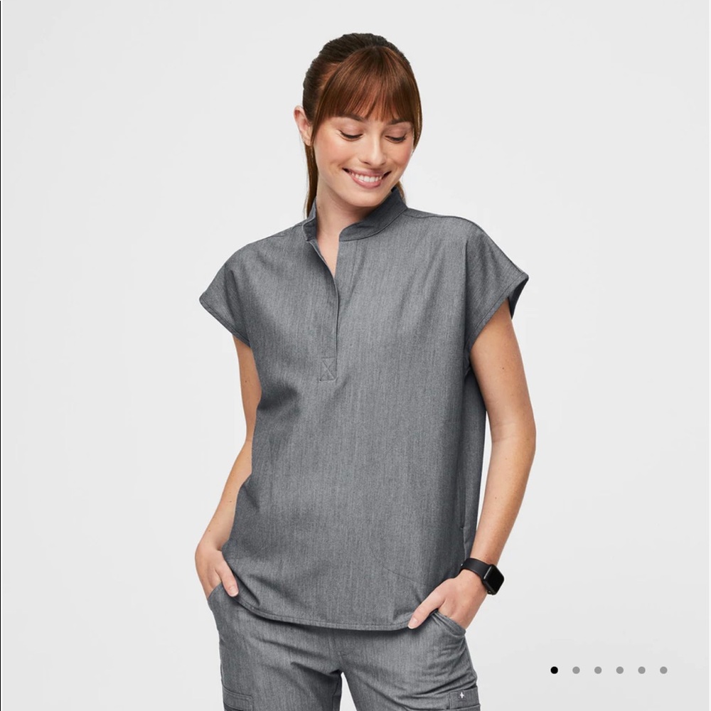 New with tags XS women’s graphite Rafaela oversized scrub top